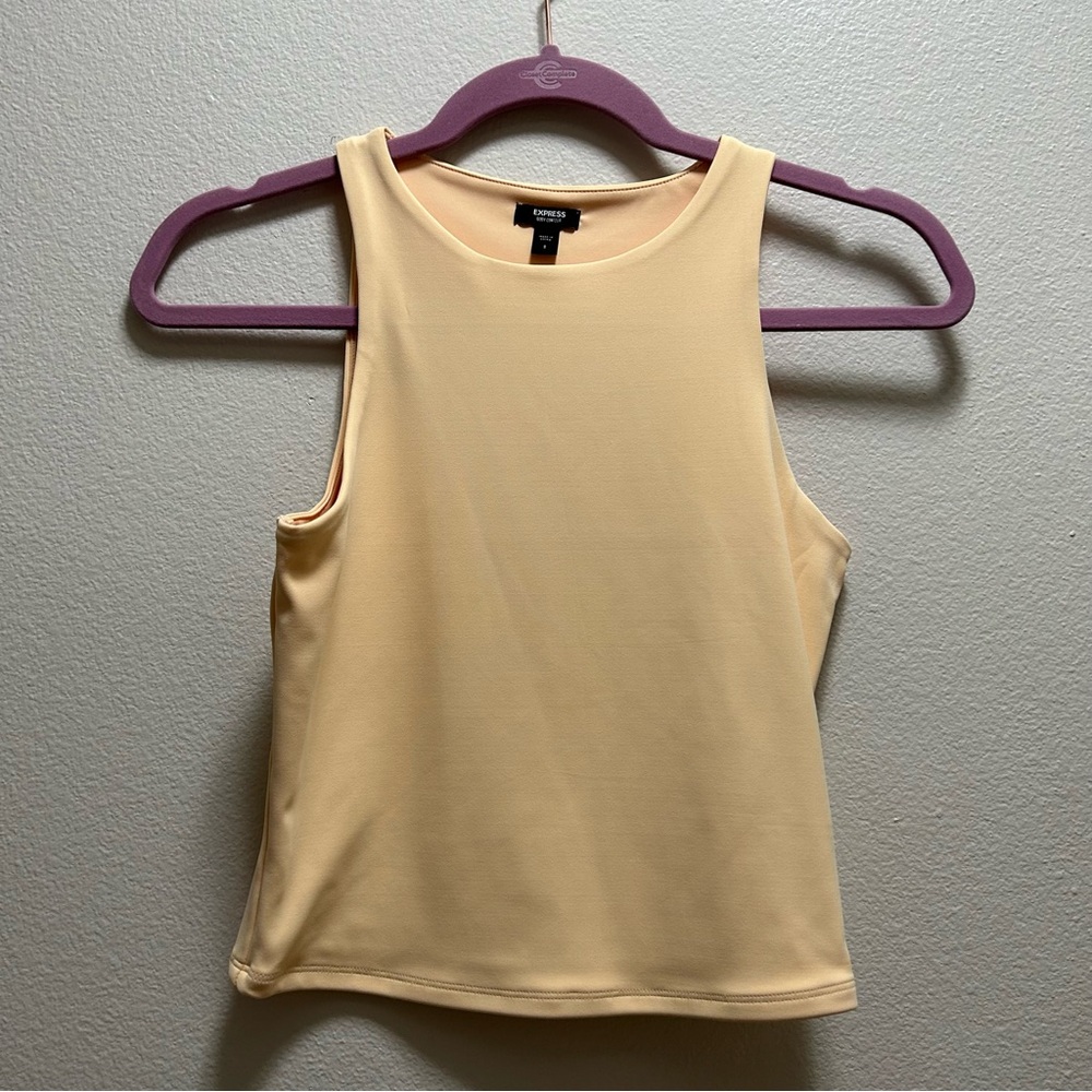 Body contour tank